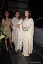 Dimple Kapadia, Twinkle Khanna at Abu Jani and Sandeep Khosla_s 25th year bash in Grand Hyatt, Mumbai on 8th Nov 2011 (51).JPG